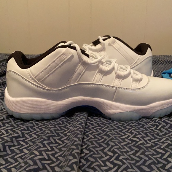 Jordan legend blue 11 low main image 4